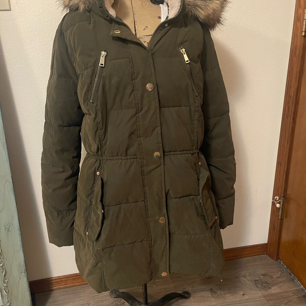 a.n.a Olive Women's Puffer Coat with Faux Fur Hood